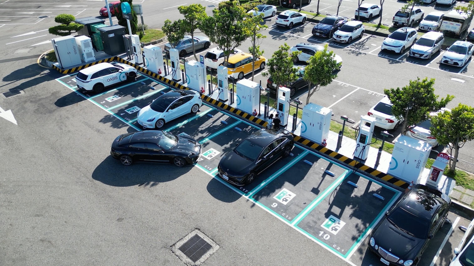 【圖說一】即日起 TOYOTA、Lexus 車主可透過 My Toyota 與 Lexus Plus App 使用 EVOASIS 站點，享有「全台最大充電網」的充電服務。